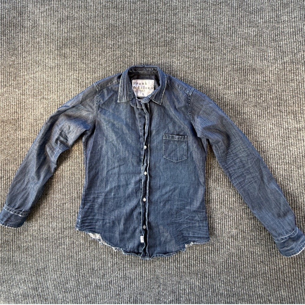 Frank & Eileen Barry Denim Shirt Medium Wash Distressed Hem Small Italian Fabric